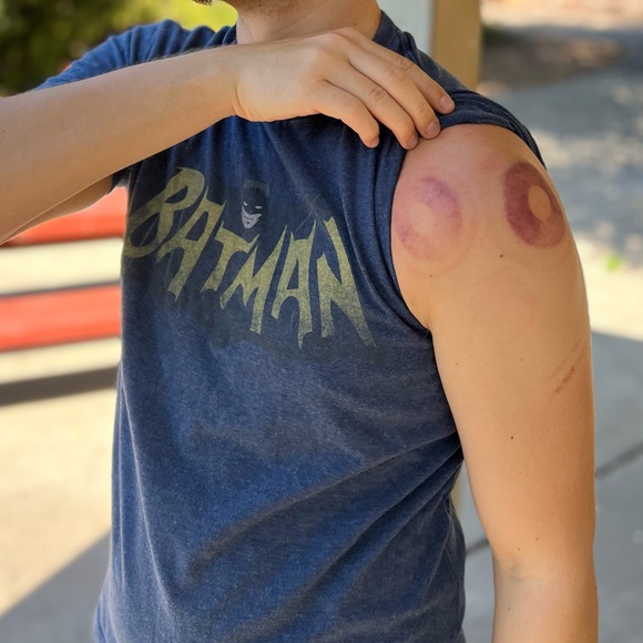 BATMAN MEN T SHIRT NAVY BLUE DC COMICS COMICS HERO OVAL LOGO OFFICIALLY GOTHAM - Picture 4 of 16